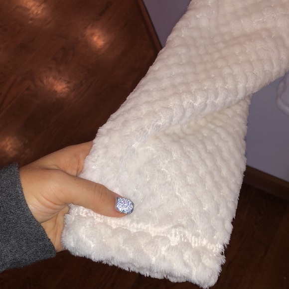 White jacket. - Picture 4 of 7